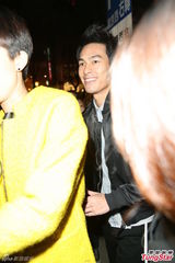 组图：陆川戴立忍曾宝仪等现身张震婚礼