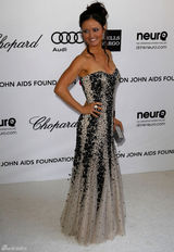 组图：众星亮相慈善基金奥斯卡派对 章子怡蓝色礼服