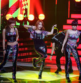 高清组图：韩人气组合KARA新专辑首唱 性感秀歌舞