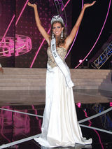 组图：2013美国小姐冠军出炉 25岁会计师问鼎