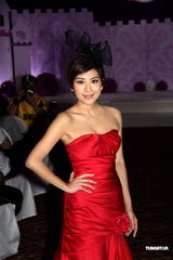 组图：黄智雯浪漫演绎婚纱 觅男友不分圈内圈外