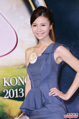 组图：候选港姐亮相辩论赛 佳丽登台秀口才