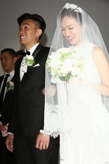 组图：纪文蕙大婚性感露半球 曾之乔杨佑宁也想婚