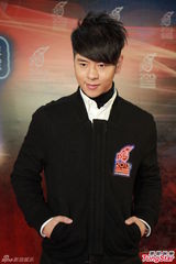 组图：传林峰不续约与TVB交恶 许廷铿有望上位