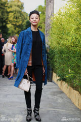 组图：芭蕾舞蹈家谭元元亮相米兰 造型优雅迷人