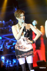 组图： 荃加福禄寿演唱会 汪明荃变身宇宙女皇