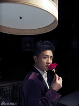 高清图：杜淳头戴玫瑰拍大片 演绎潇洒版西门庆