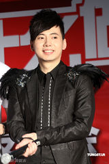 幻灯图：“内地造星教父”出书 陈子嘟称新秀缺内涵