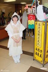 组图：查小欣为母亲设灵 陈志云现身致祭