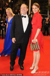 幻灯图集：《蓝色情人节》首映 希斯-莱杰遗孀现身