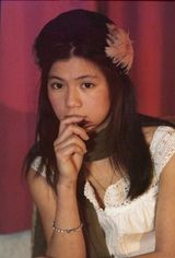 组图：翁美玲生前英国旧照曝光 与荷兰男友恩爱