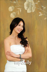 组图：韩星安慧京性感宣传个人写真集 曾赴泰国拍摄