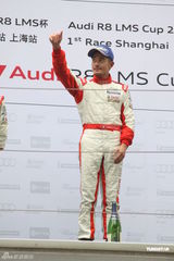 组图：郭富城上海参加车赛 小插曲无碍取得胜利