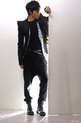 幻灯：俞灏明韩国宣传照曝光 潮男展露成熟魅力