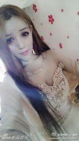 组图：《非诚》女神宋伊娜完爆锥子脸蛇女