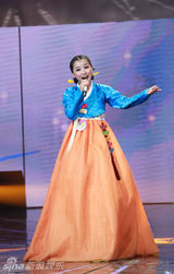 组图：央视争奇斗艳各少数民族选手齐献艺