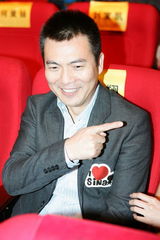 高清组图：新浪娱乐盛典 姚晨黄健翔相谈甚欢