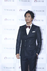 独家高清：群星闪耀大钟奖红毯 俊男靓女秒菲林