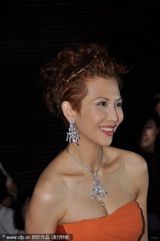 组图：蔡少芬产后胸围激增 爆乳大秀性感