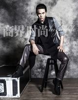 组图：张晓龙酷帅写真变身精英男