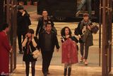 组图：何韵诗出柜后捞金势头更猛 橙色潮鞋闪爆