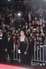 高清组图：元斌等闪耀大钟奖红毯 金慧秀等爆乳抢镜