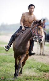 高清组图：邵兵廖凡张默加盟《让子弹飞》 姜文打造兄弟连