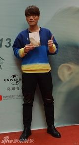 组图：杨宗纬上海签售新专辑场面温馨