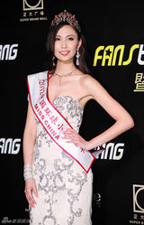 组图：帕里斯-希尔顿黑裙现身上海 直言喜欢中国