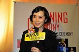 幻灯图集：余男和《朗读者》导演同写书法祝福