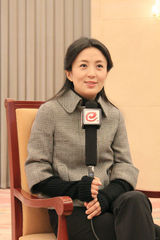 组图：杨童舒加盟《团支部书记》首演女入殓师