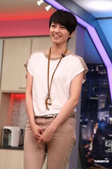 组图：梁咏琪婚后厨艺涨 自曝为老公学包饺子