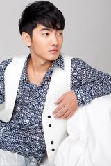 组图：洪连城写真洋溢着青春气息