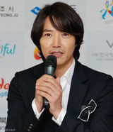 高清组图：金范任韩流宣传大使 委任式亮招牌笑容