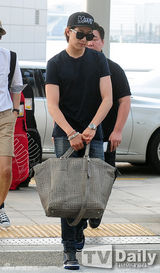 组图：CNBLUE赴菲律宾开世界巡演《Blue Moon》