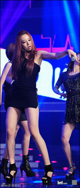 组图：韩新女团EXID《Show Champion》节目性感华丽