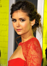 组图：妮娜-杜波夫性感红裙美艳亮相