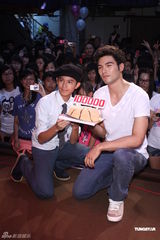 组图：林晖闵庆生众星祝福 大方对郭采洁示爱