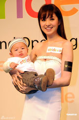 组图：徐淑敏低胸裙走秀 名模Danielle再度怀孕