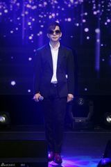 高清图：韩团MBLAQ新辑发布 透视装变性感妖男