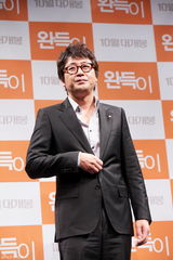 高清组图：韩星金允锡刘雅仁宣传新片《格斗少年》