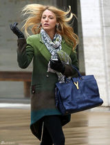 高清组图：布莱克-莱弗利亮相《绯闻女孩》片场