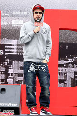 组图：Faye以个人姿态演出 张震岳与旧爱同台互动