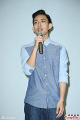 组图：林宥嘉出席新书签售 不承认与邓紫棋游学