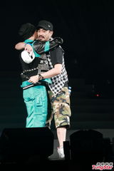 组图：侧田演唱会女友首曝光 杨千嬅轰其欠歌债