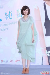 组图：郭静签唱会否认整容 厨师爸爸送乳鸽助阵