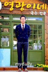 组图：探班《荣光的在仁》片场 千正明朴敏英下厨