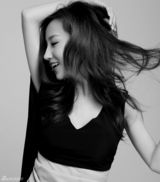 组图：高洋黑白轻熟女大片 小露酥胸姿态撩人