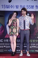 高清组图：李准基申敏儿出席《阿娘使道传》发布会