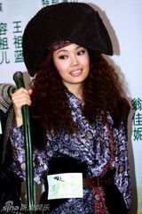 高清图：《翡翠明珠》首映 阿Sa(蔡卓妍)走出离婚阴霾